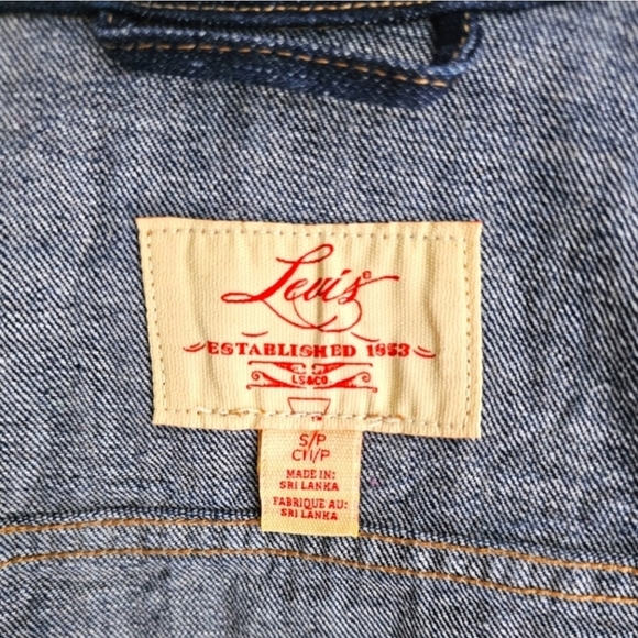 Levi's Premium Point Collar Sleeveless Denim Vest - Picture 8 of 16